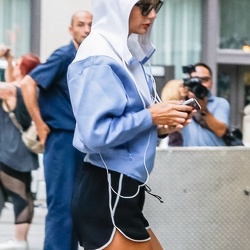 08-01 - Arriving at her apartment in NY